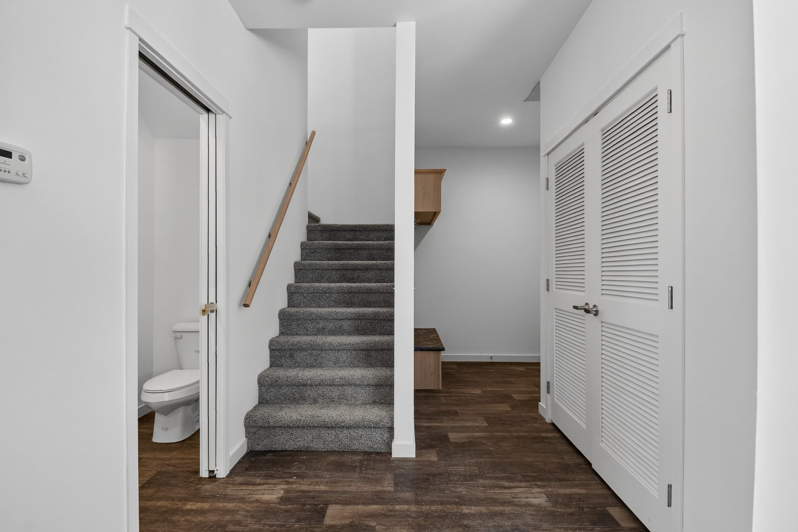 model-q-32348-hallway