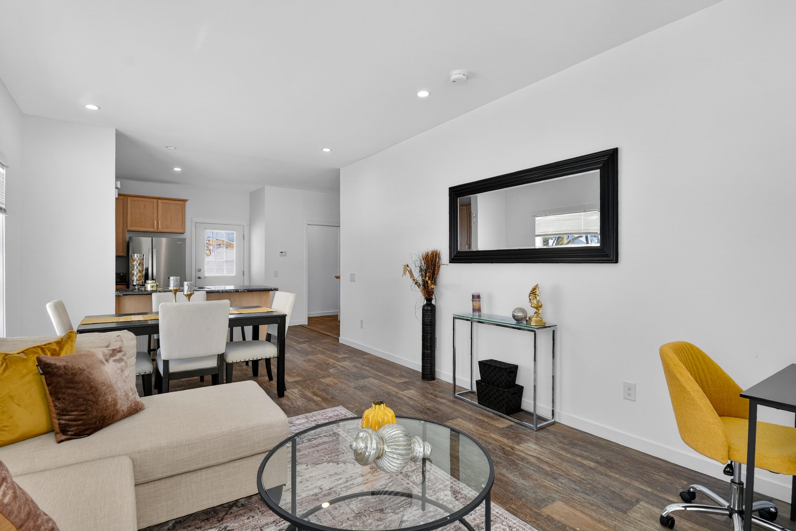 model-q-32348-living-room5