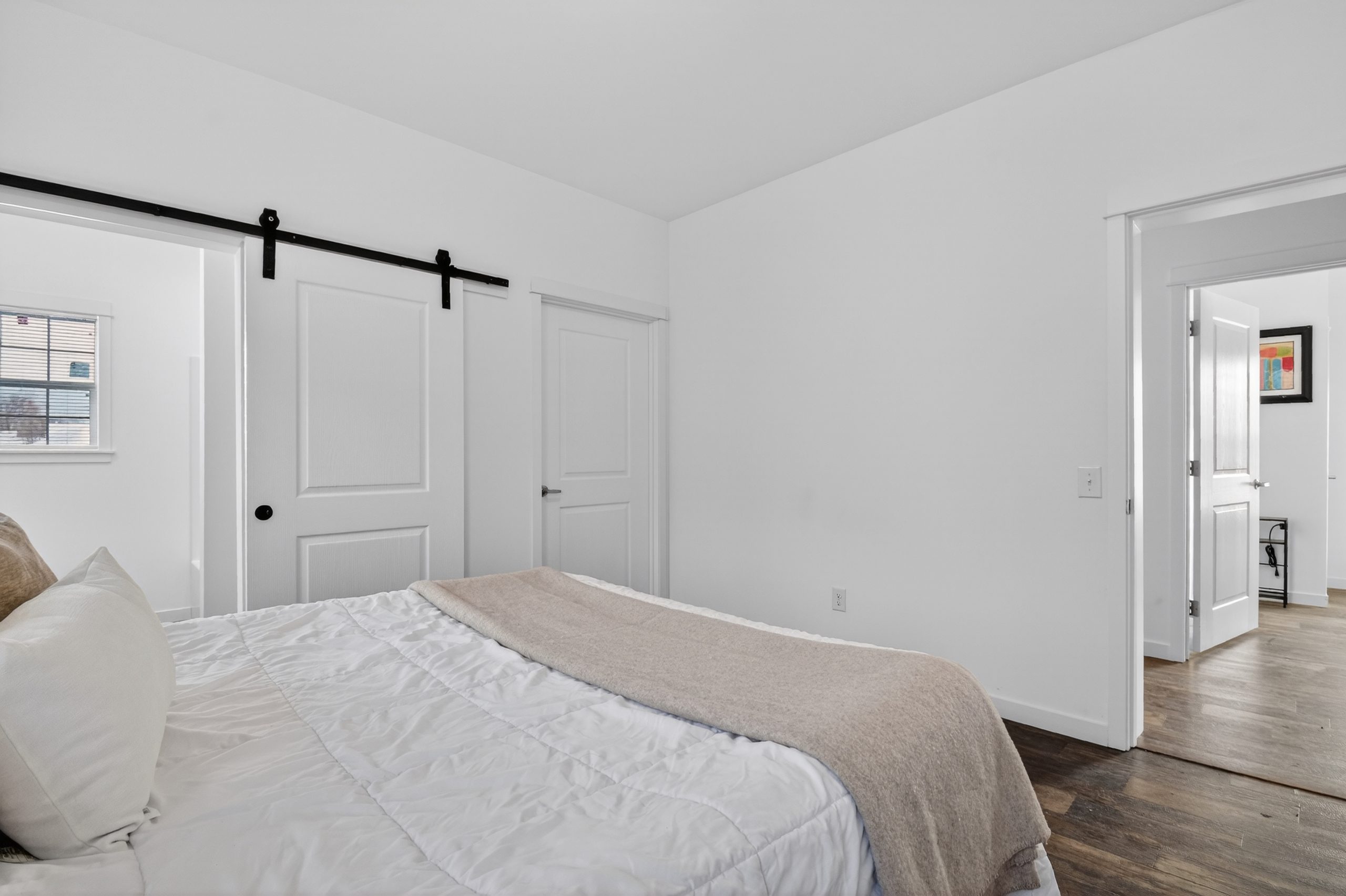 rochelle-primary-bedroom3